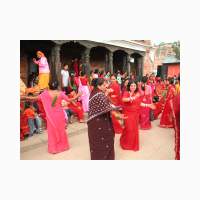 00157-nepal-dansende vrouwen-teej.JPG